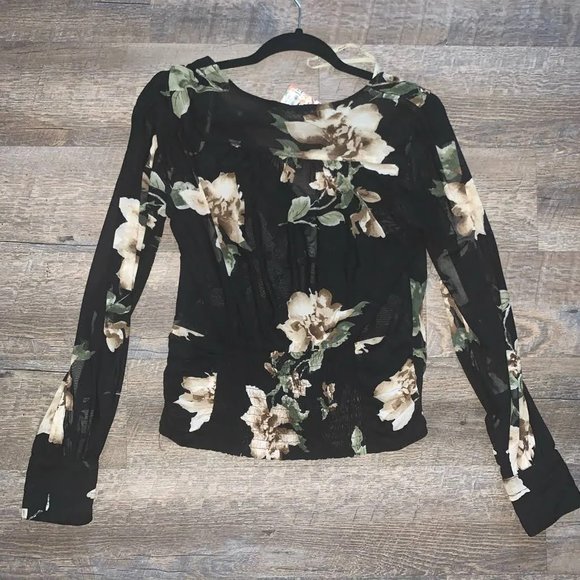 Gimmick by BKE Black Floral Top - Picture 2 of 2